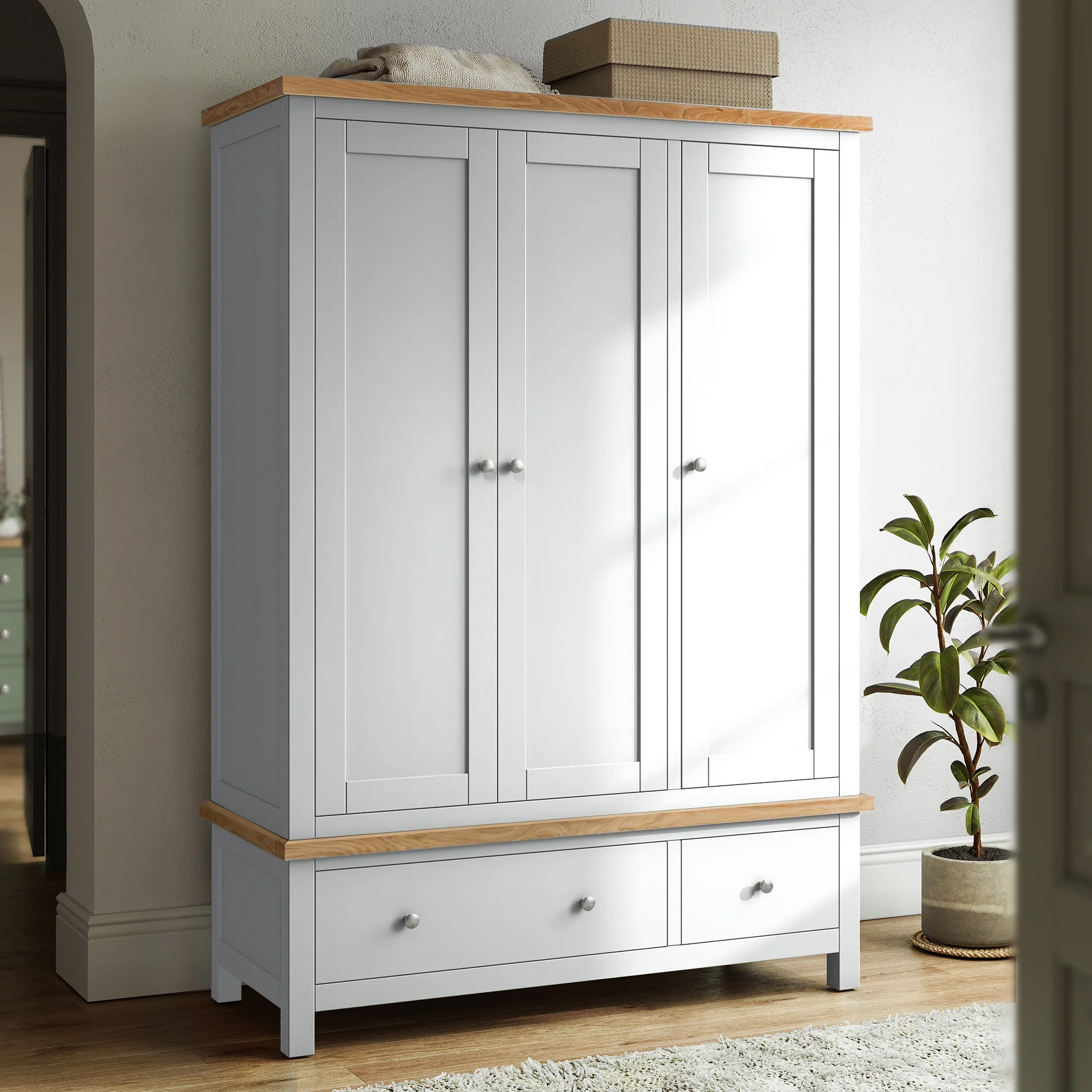 Farro Triple Wardrobe with Drawers - Image 2