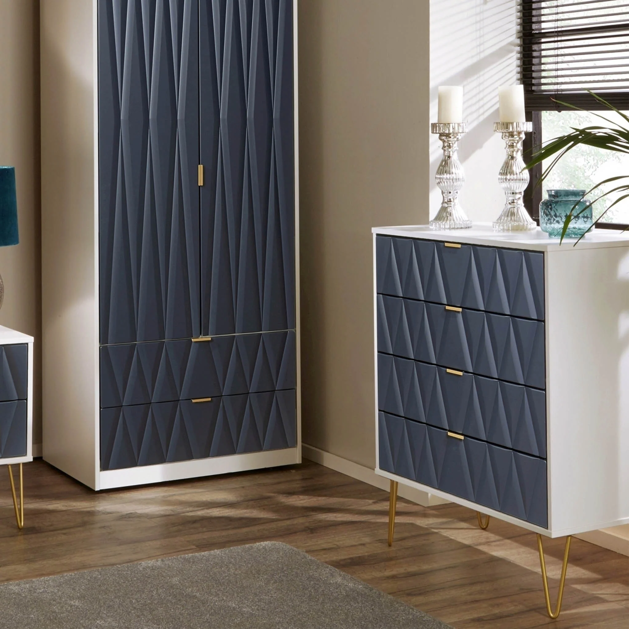 Geo 4 Drawer Chest with Gold Hairpin Legs - Image 6