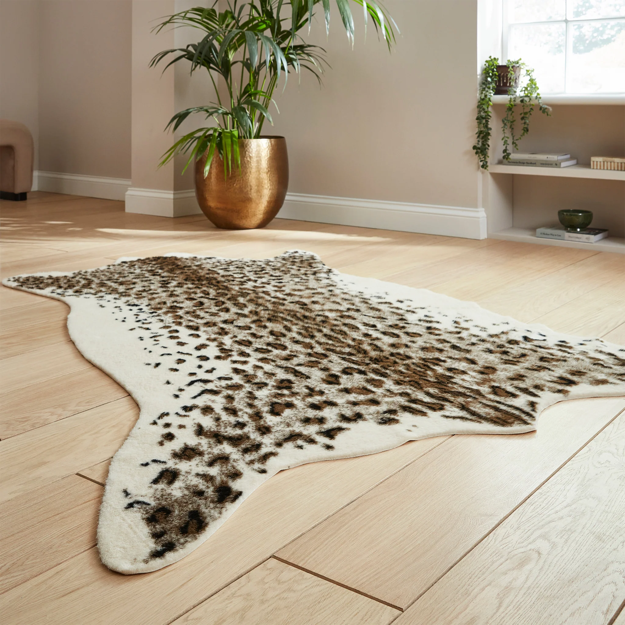 Kadune Faux Fur Leopard Print Rug - Image 3
