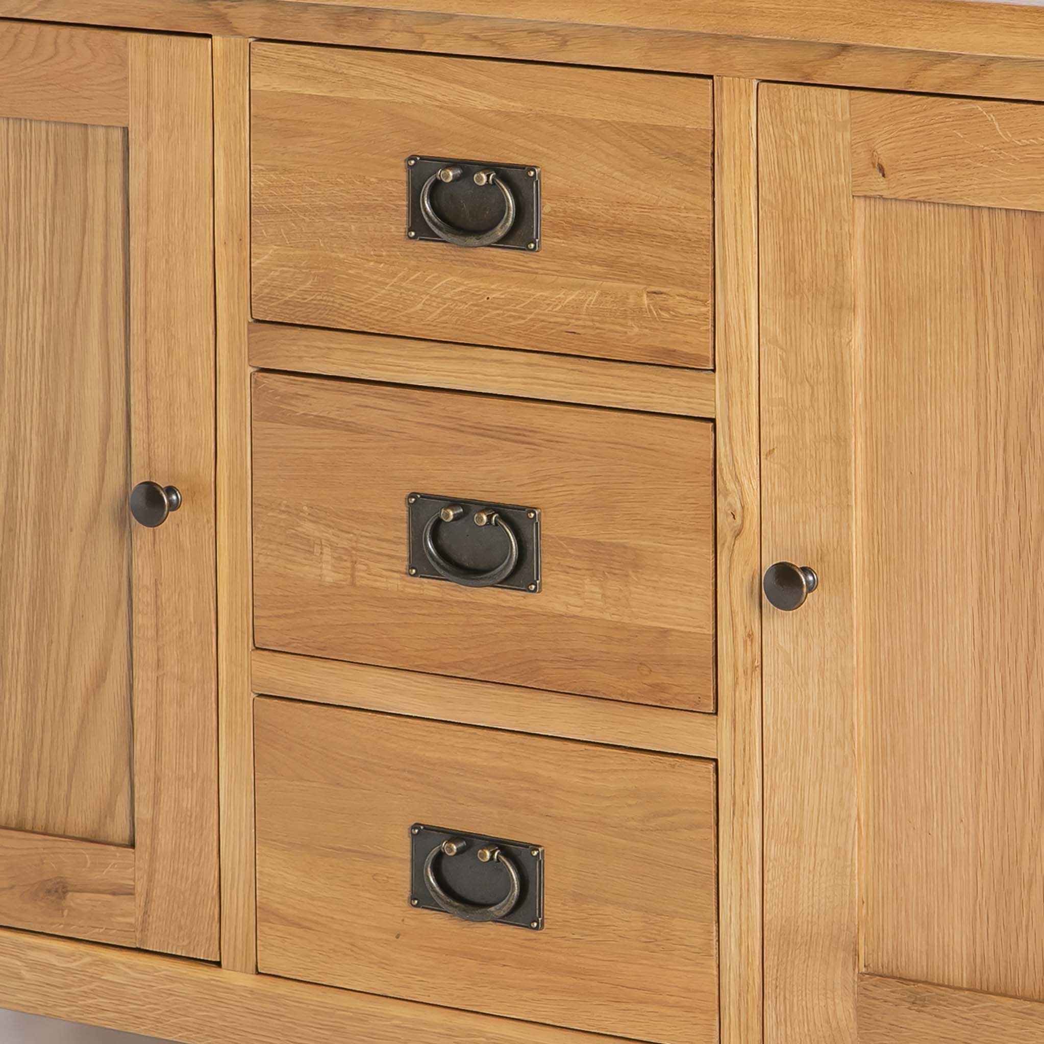 Surrey Oak 3 Drawer Sideboard - Image 10