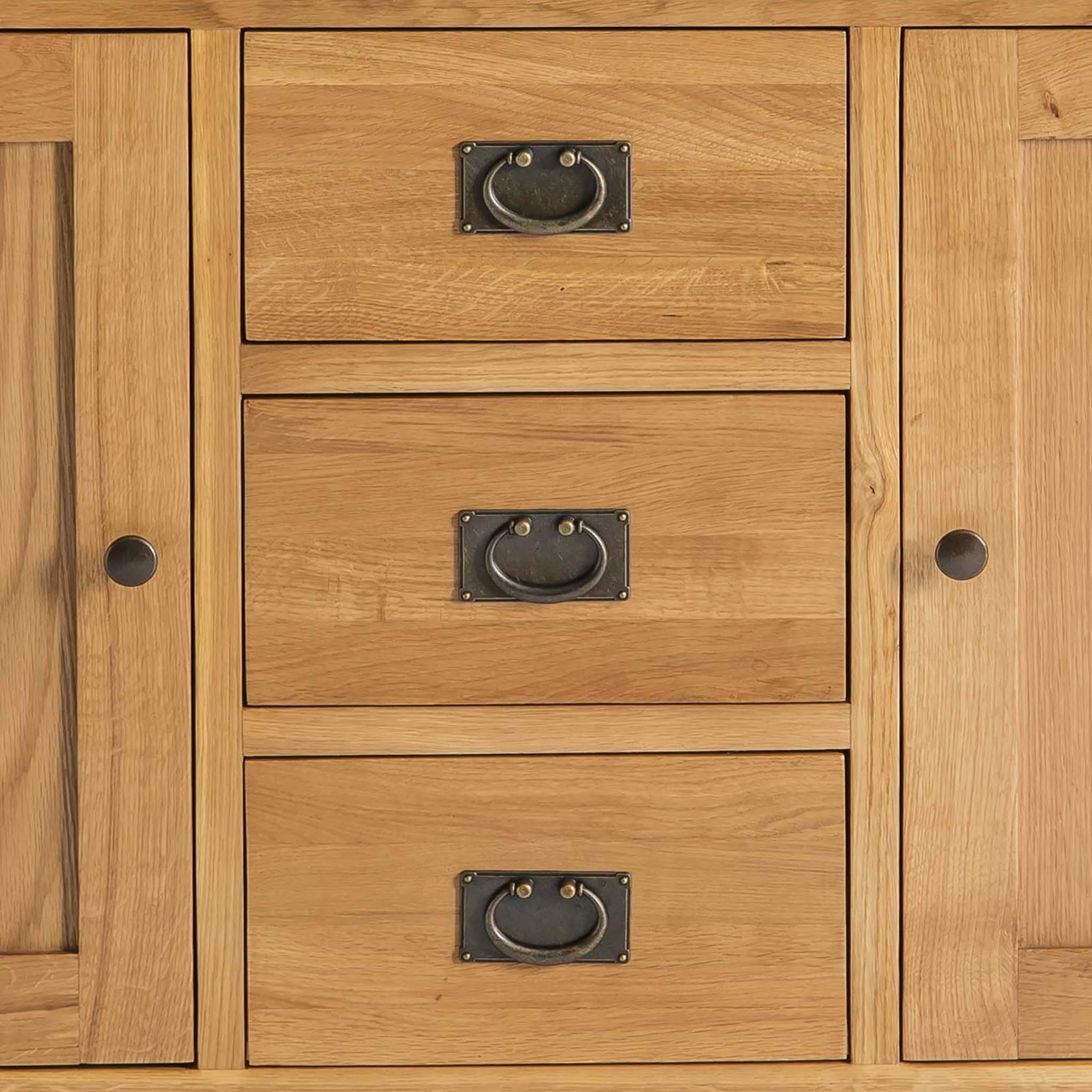 Surrey Oak 3 Drawer Sideboard - Image 13