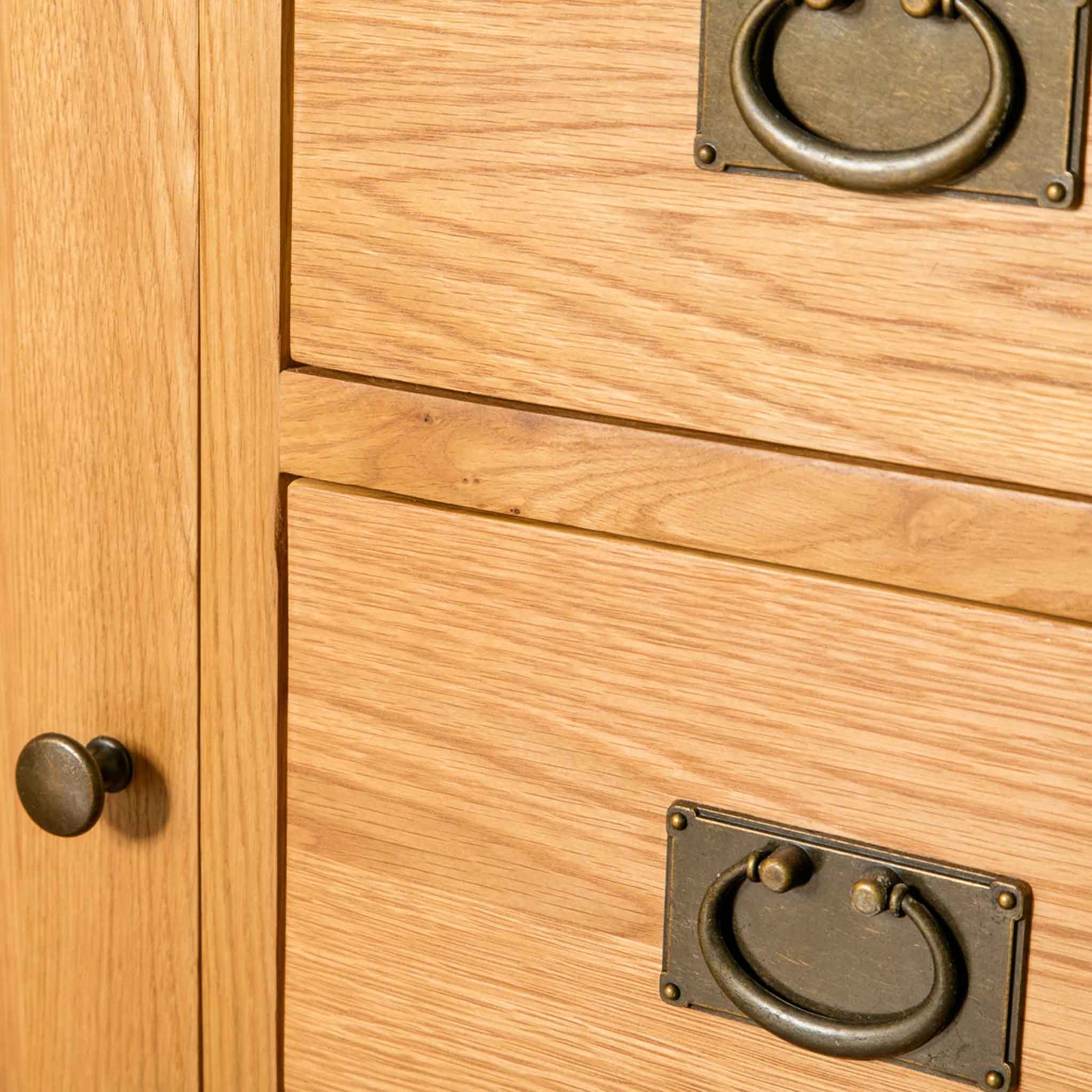 Surrey Oak 3 Drawer Sideboard - Image 21